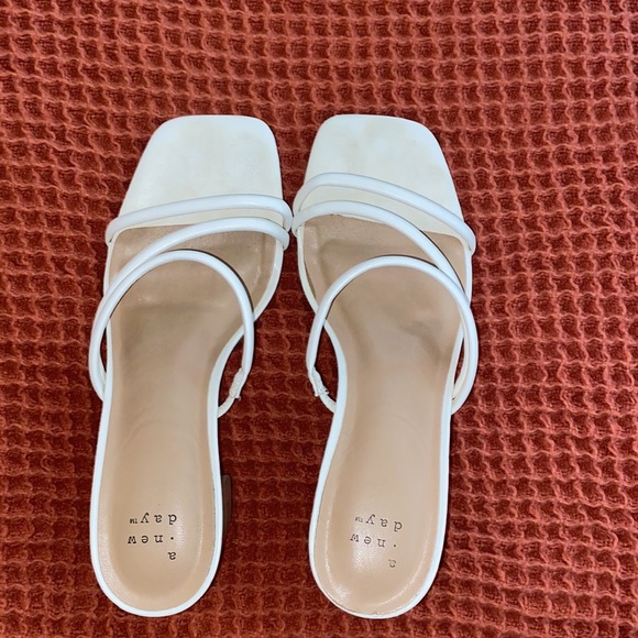 (SOLD)A new day block heels - Picture 3 of 5